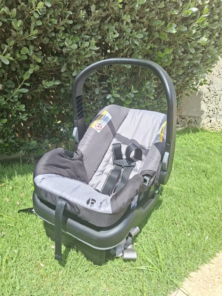Infant carrier car seat with base for rent in Aruba – Aruba Crib Rental
